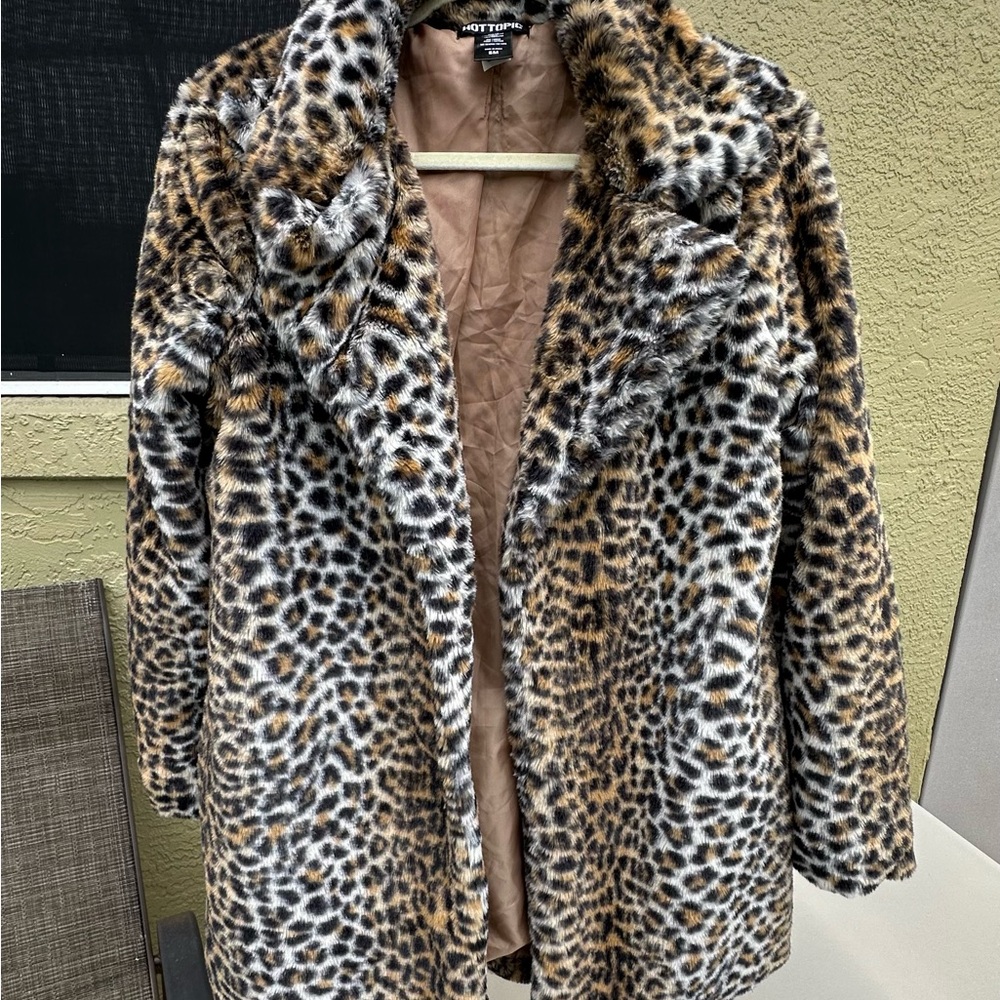 Hot Topic Leopard Print Teddy Jacket